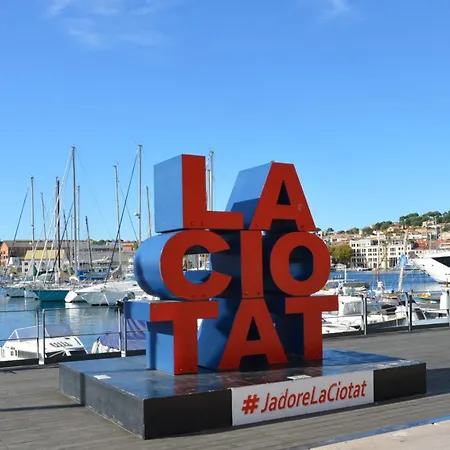 Apartment Chez Hugo Confortable Clim, Wifi, Parking, Centre Ville, Commerces, Port, Plages A Pieds La Ciotat